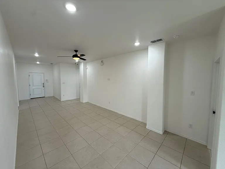3510 Pascual De Leon Dr — Photo 4