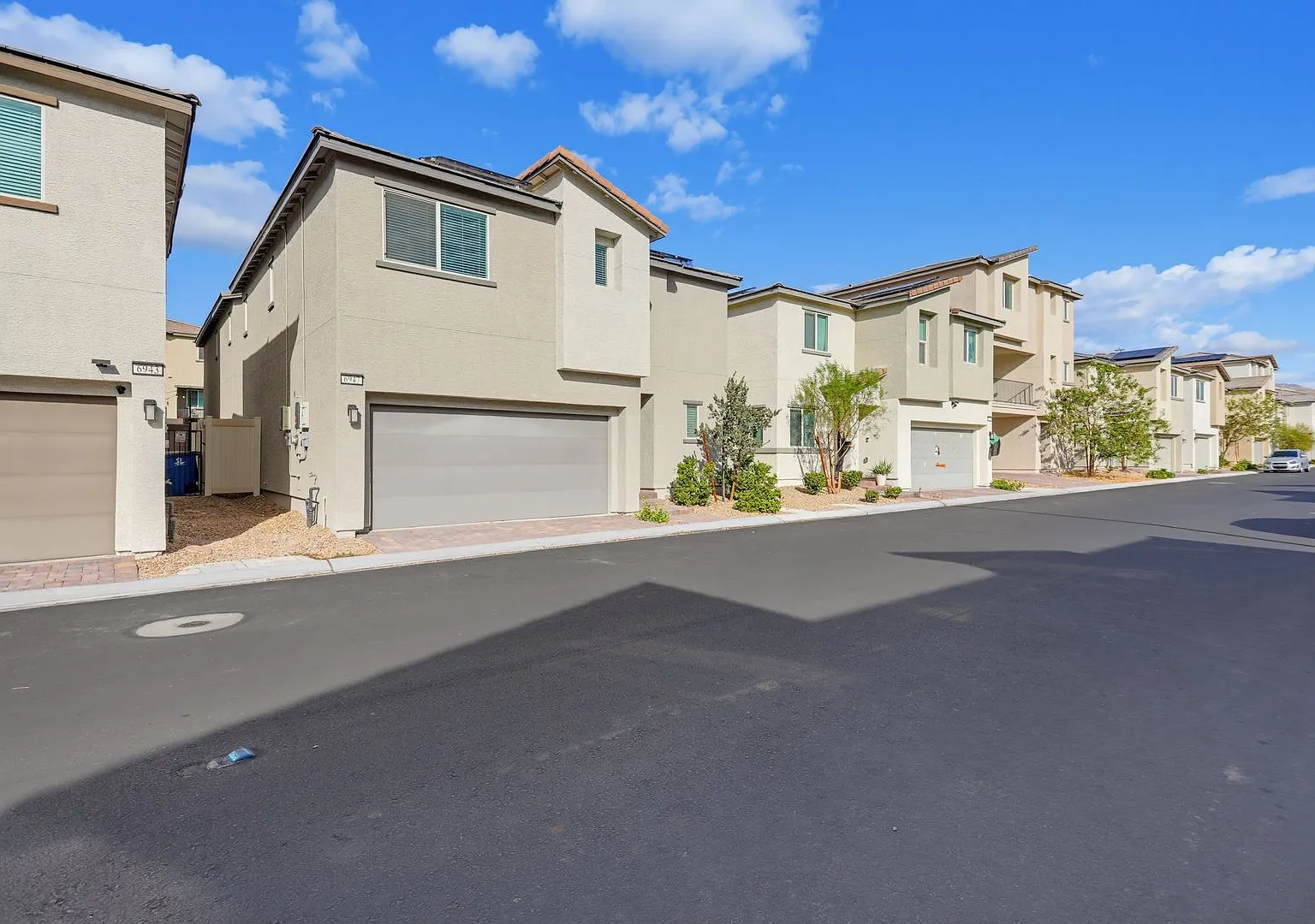 Beautiful All Electric Home With Solar — Photo 2