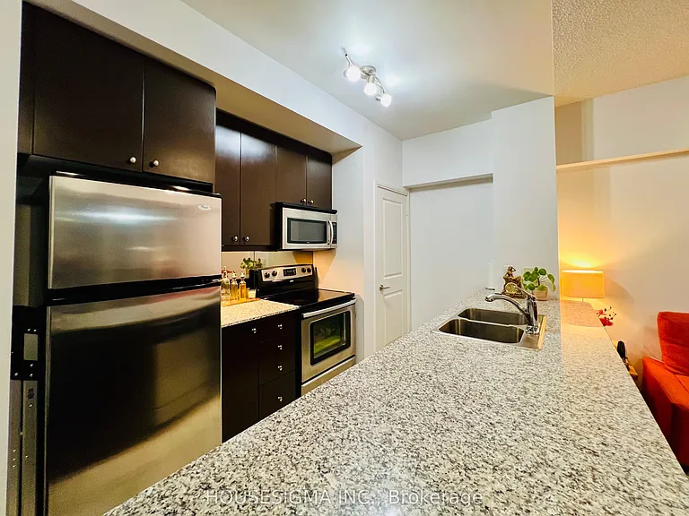 4033 Hurontario St #312 — Photo 11