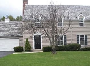 1025 W Cedar Ridge Ct, Mequon, WI 53092