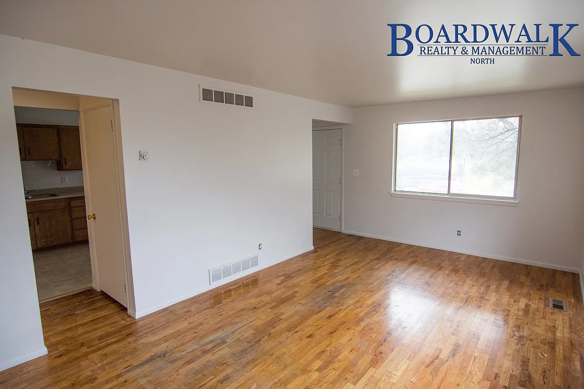 Building Photo - 653 E 20th St #1