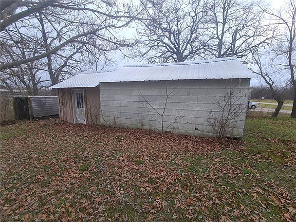 3rd image of 525 NW 131st Hwy