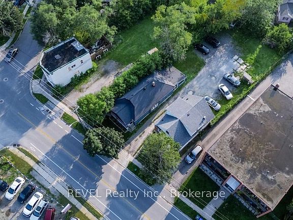 2nd image of 50 Pelham Rd
