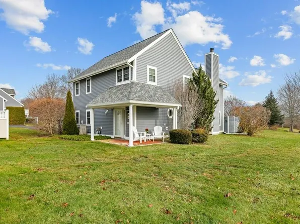 423 Corey Ln, Middletown, RI 02842