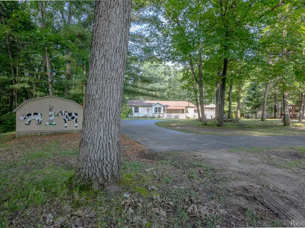 5903 Barryhill Dr, Gladwin, MI 48624