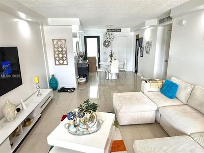 301 Golden Isles Dr APT 203, Hallandale, FL, 33009