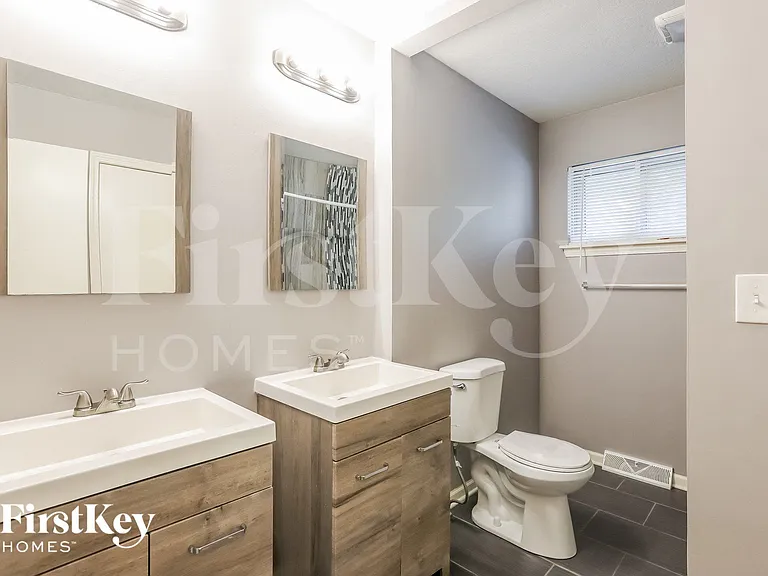 1004 SW 14th Ter — Photo 11