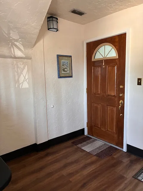 Gorgeous updated unit right on the water! 2/2 Cape Coral — Photo 3