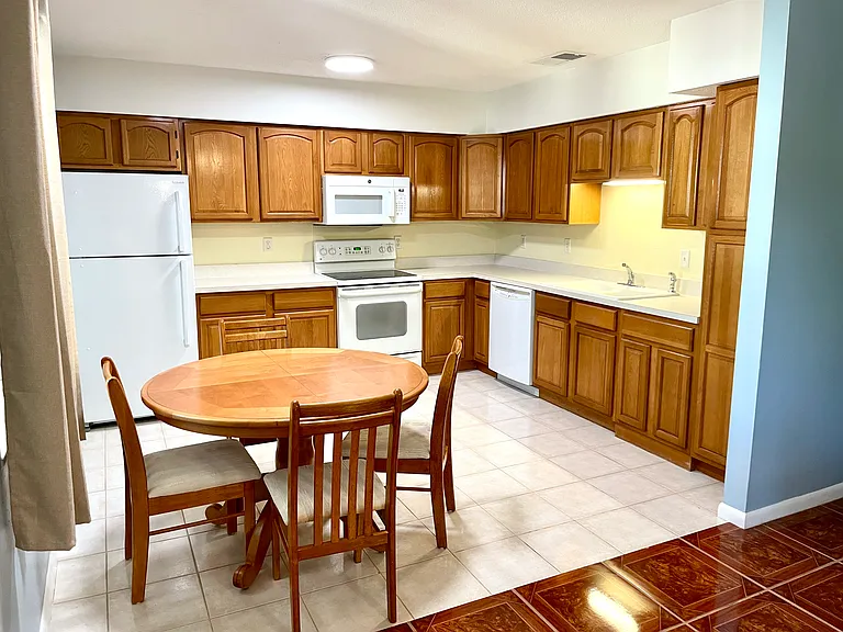 380 Base Ave E #203 — Photo 8
