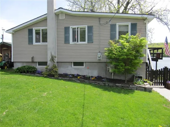74 W Mombasha Rd, Monroe, NY 10950