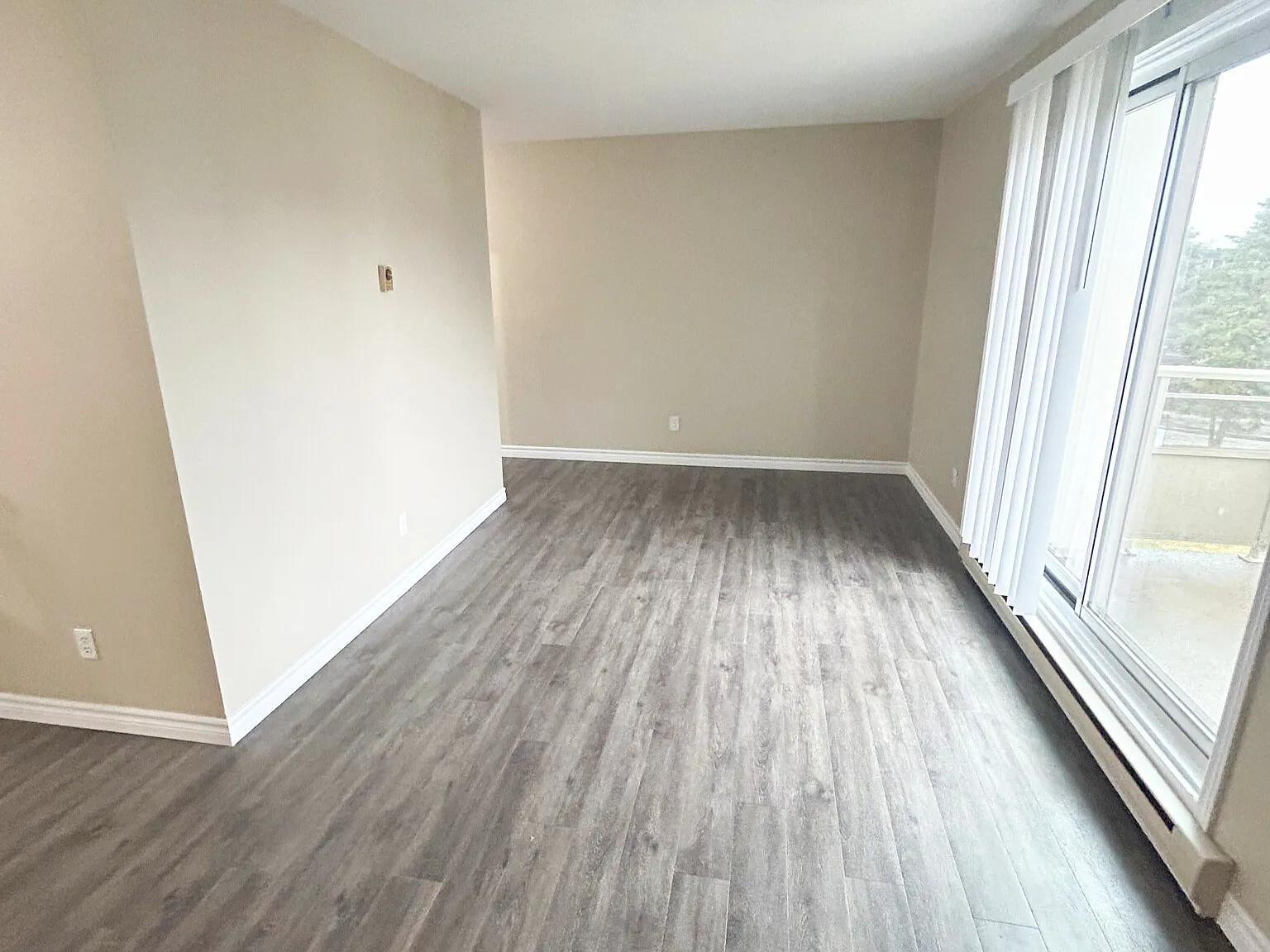 Tillson Apartments 3 - Choose your rent level - Call for Details - All utilities — Photo 4