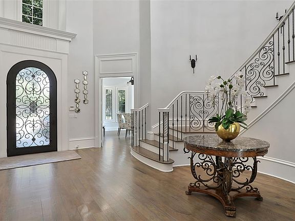 4th image of 6008 Briarwood Ln