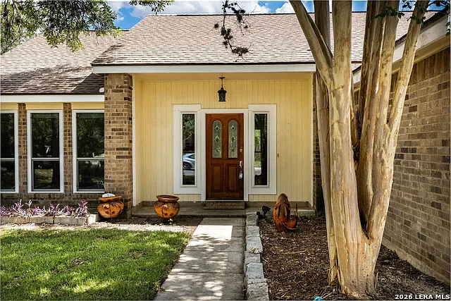4 bed, 2.0 bath, 1315 sqft, $2,200 — Photo 2