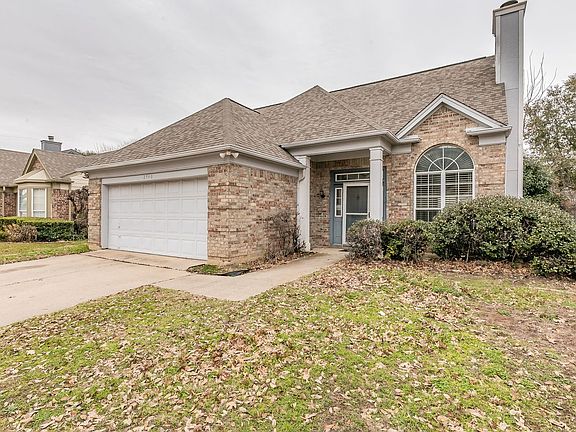 3rd image of 2540 Dahlia Dr