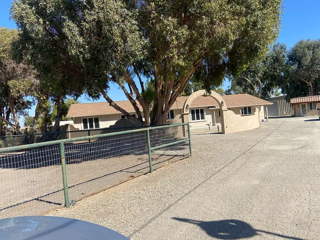 3 bed, 2400 sqft, $5,845 — Photo 1