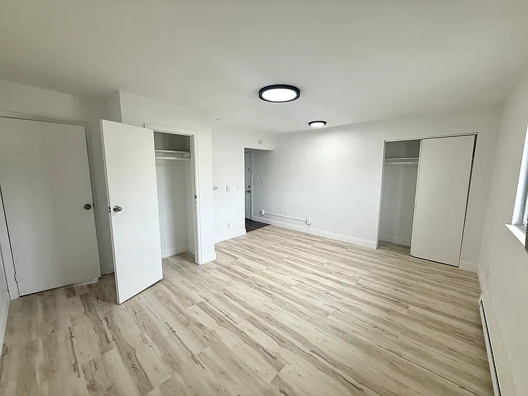 1886 Avenue B #2 — Photo 3