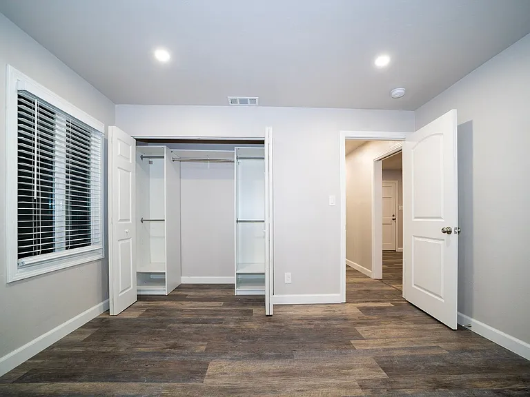 3256 Strevel Way — Photo 8