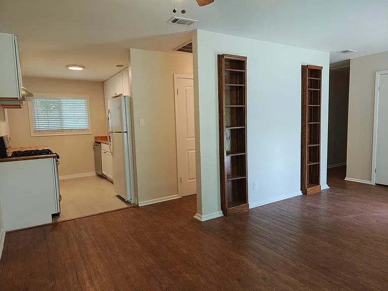 3207 Locke Ln — Photo 8