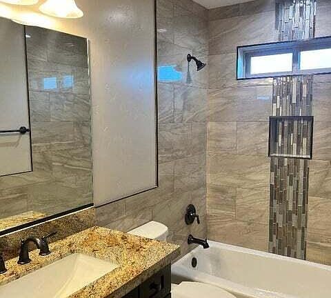3rd image of 2425 Cloverlawn Dr #102