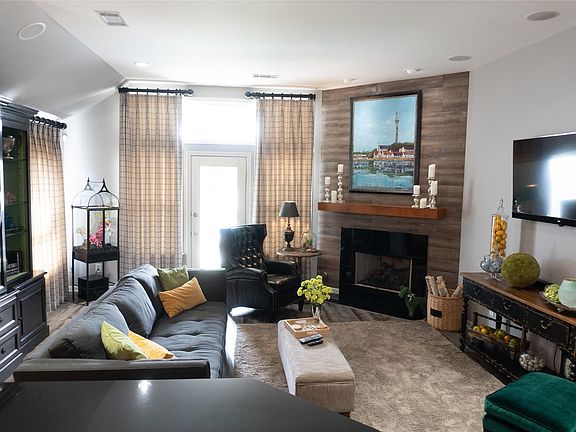 5th image of 626 Glenmede Ln