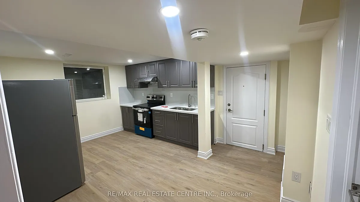 Building Photo - 31 Haslemere Ave #BASEMENT