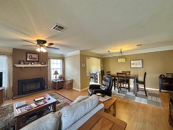 3rd image of 2315 Montaigne Ave