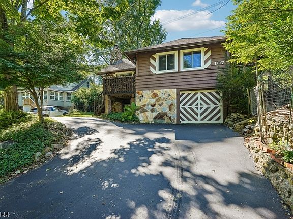 2nd image of 107 Glenside Trl