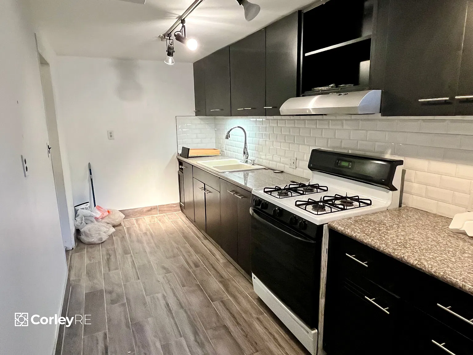 5727 Kings Highway — Photo 2