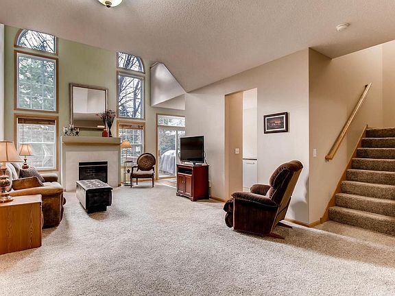 3rd image of 1384 White Oak Dr