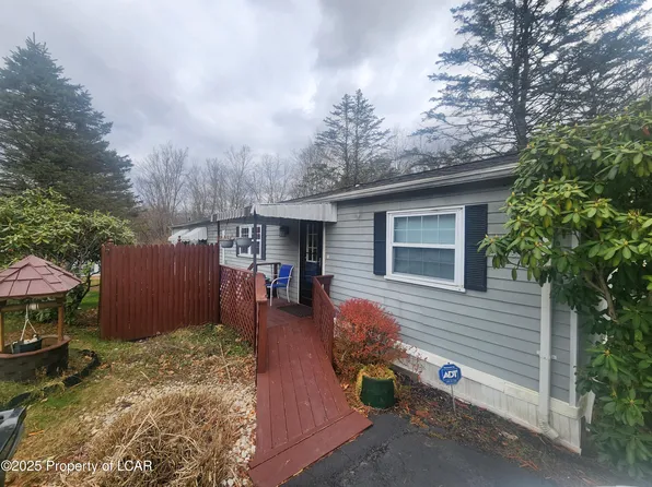 7 Valley Ln, White Haven, PA 18707