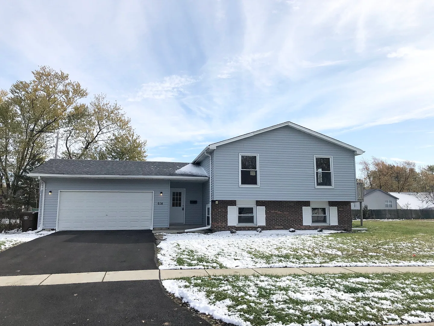 614 Sullivan Ln photo 1