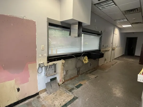 987 Broadway image 11 of 14