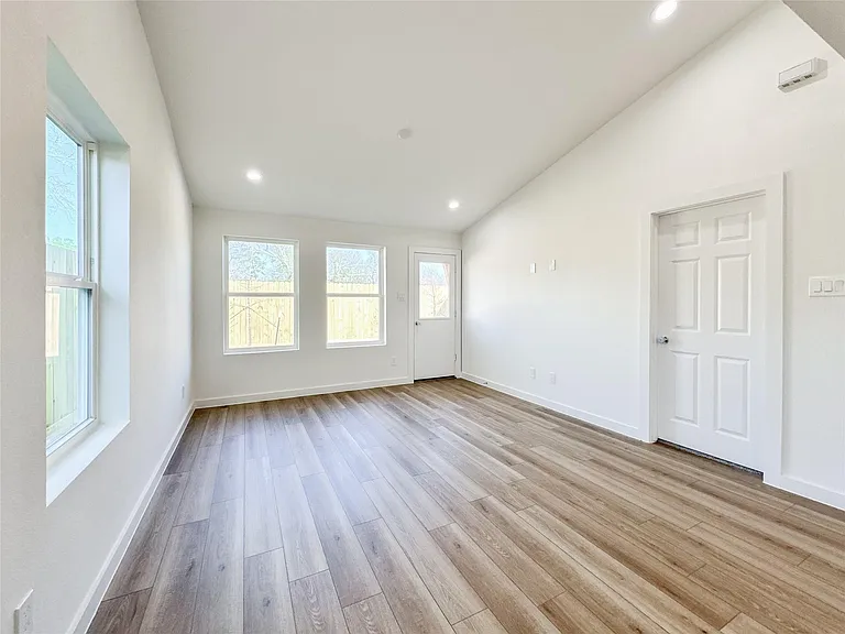 2726 Discovery Trails Ct — Photo 15