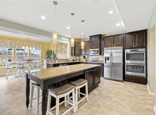 208 Oak Hill Ln, Smithfield, VA 23430