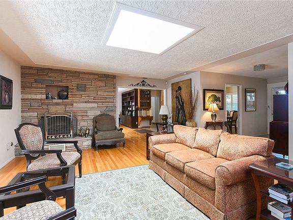 4th image of 5382 Brighton Dr