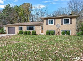 27 Eton Ct, Springfield, IL 62702