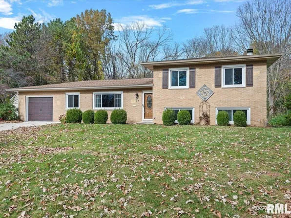 27 Eton Ct, Springfield, IL 62702