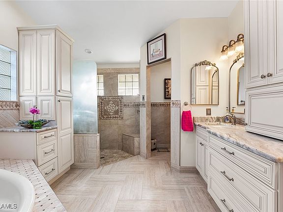 5th image of 8161 Chatsworth Ct