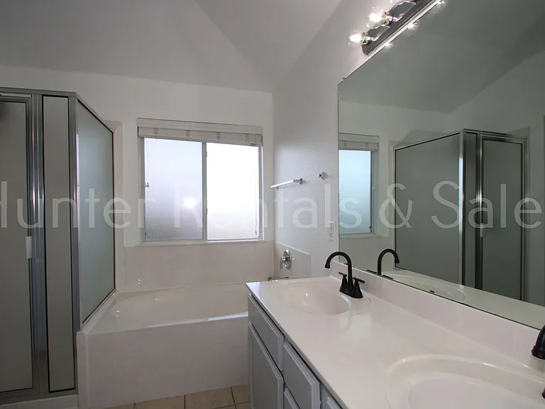 4910 Donegal Bay Ct — Photo 16