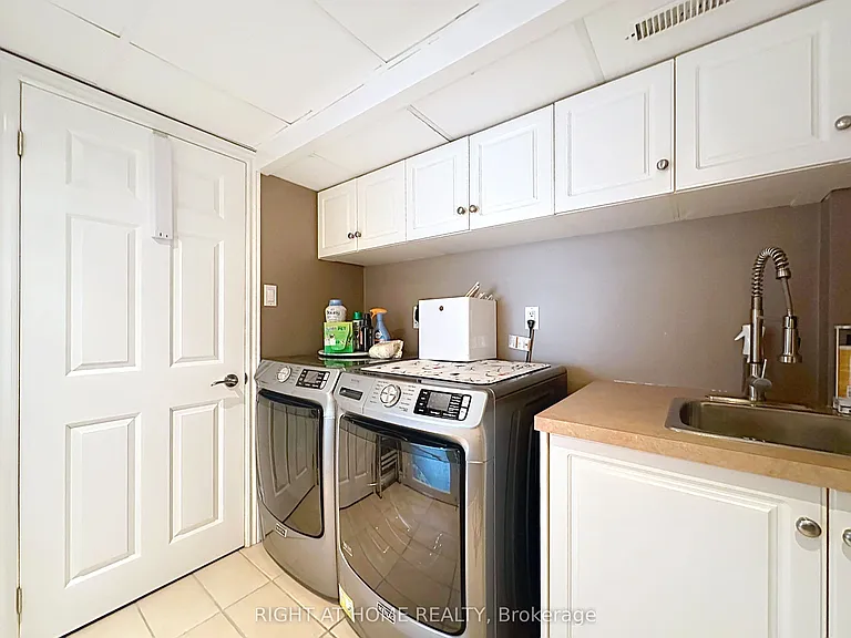 2547 Gill Cres — Photo 21