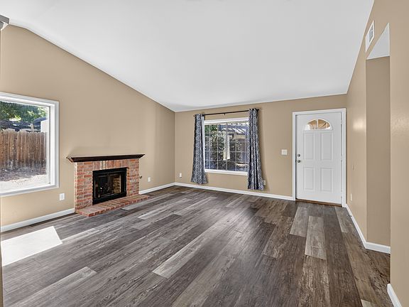 5th image of 202 Peach Tree Ct
