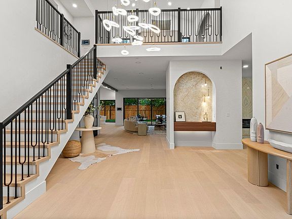 2nd image of 15 San Juan Ave