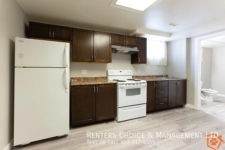 Updated Basement Suite Includes Utilities, Parking + Cat Friendly — Photo 3