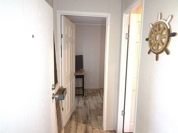2nd image of 1005 W Houston Ave