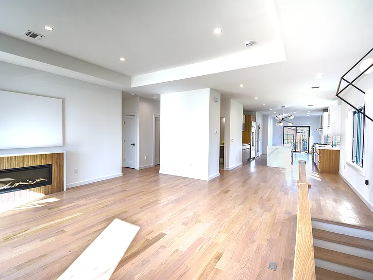 35 Henry Ave #2 — Photo 2