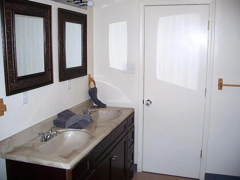 128 E Pine St — Photo 23