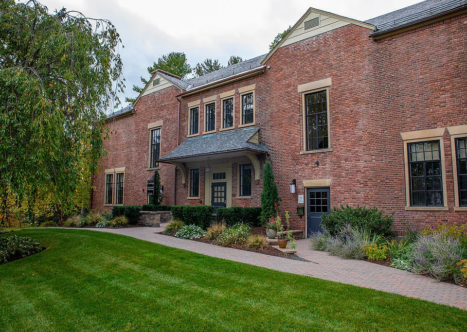 48 Round Hill Rd #14