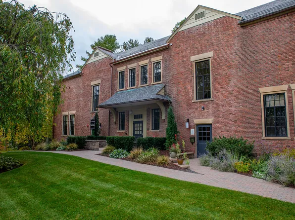48 Round Hill Rd #14, Northampton, MA 01060