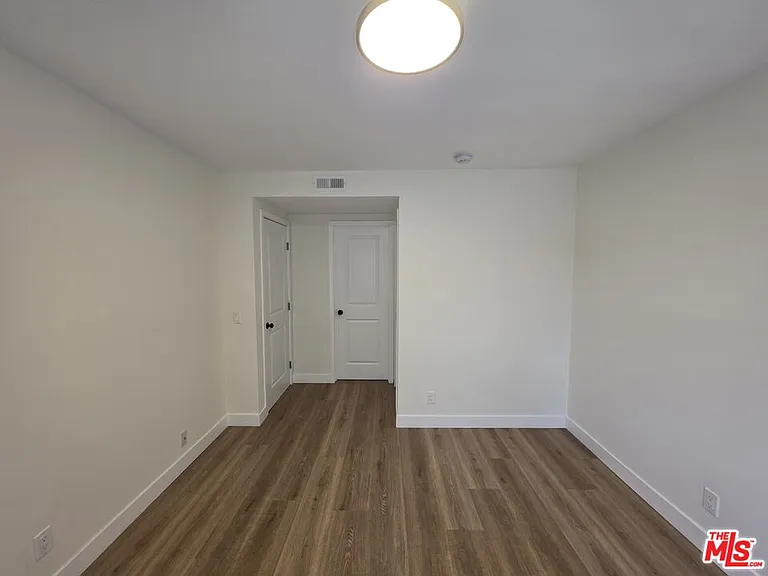 535 W 4th St #110 — Photo 20