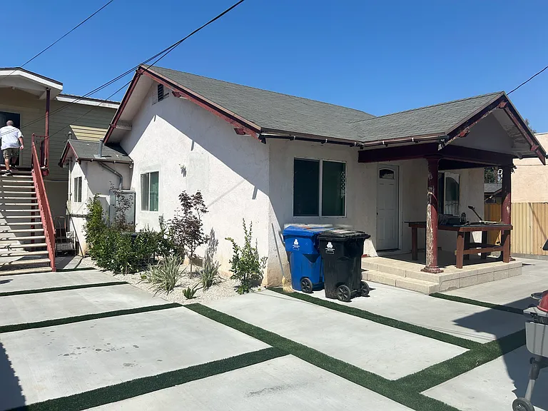 2872 W Avenue 35 — Photo 2